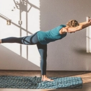 Carolien in krijger III Yin yang yoga